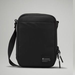 NWT Lululemon Easy access cross body bag